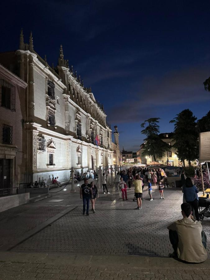 Sonar En La Plaza Cervantes 1 Alcalá de Henares Exterior foto